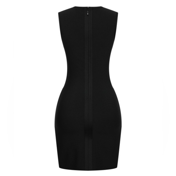 Elegant Black Dress with Gold Accents - Picture 4 of 16